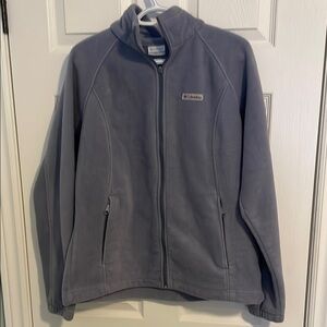 Columbia Dusty Blue Fleece Sweater Size XL. EUC except for zipper pull
